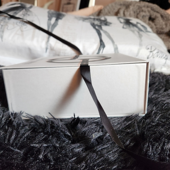 Gorgio Armani Gift Boxes - Picture 3 of 4